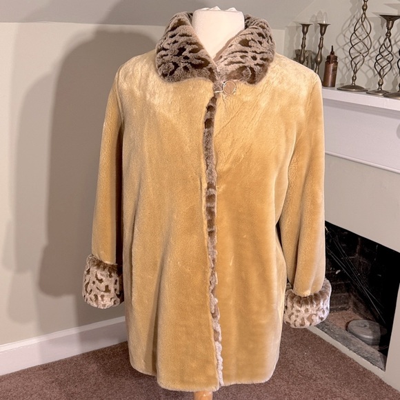 Coldwater Creek Cream Teddy Jacket with Leopard Accents - Picture 10 of 13